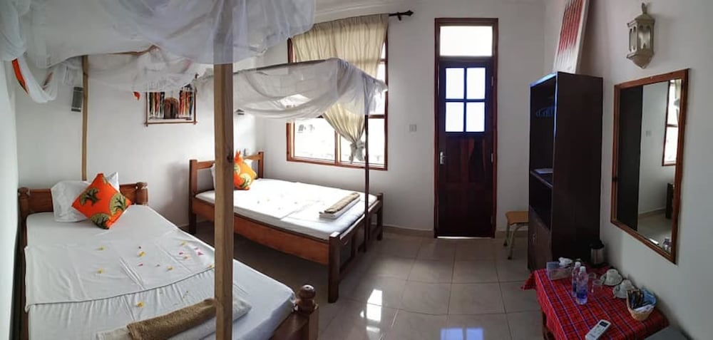 Standard Twin Room (Upstairs) photo 1