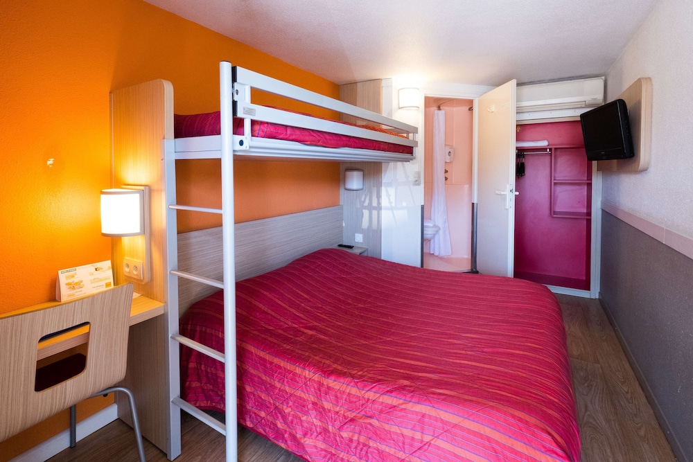 Standard Room, Multiple Beds (1 Double And 1 Single Bed) photo 3
