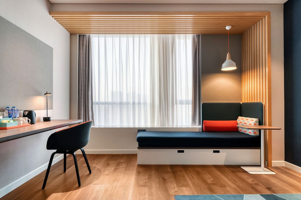 Standard Room, 2 Twin Beds, City View - Photo 2