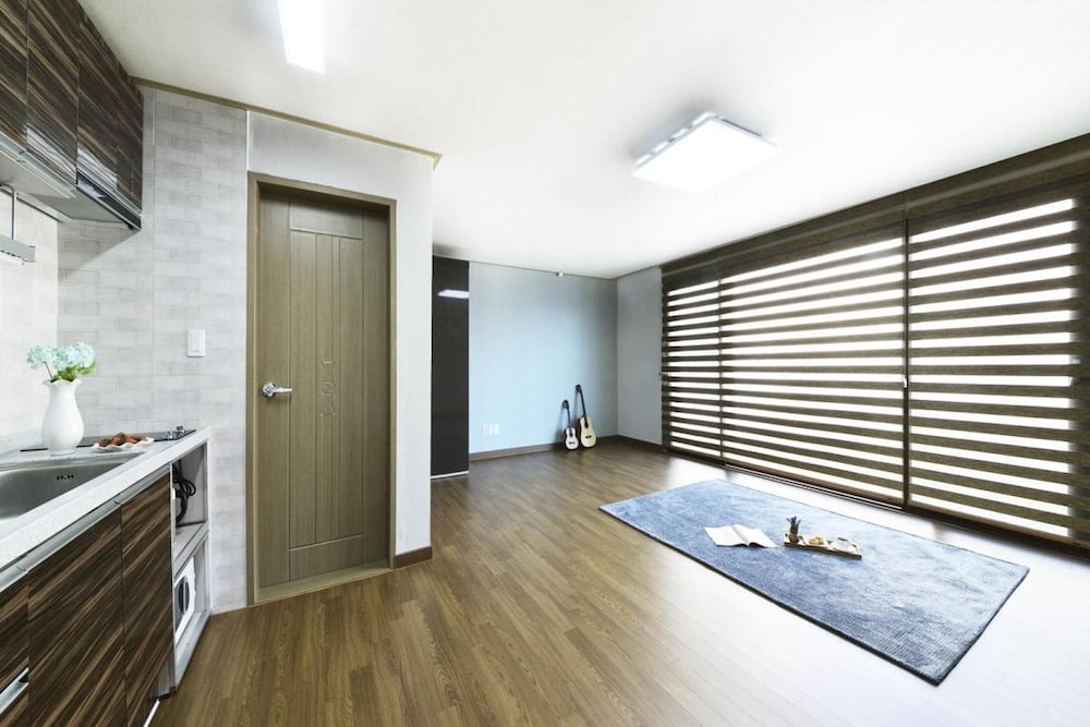 Basic Room, 1 Bedroom (B202) - Photo 2