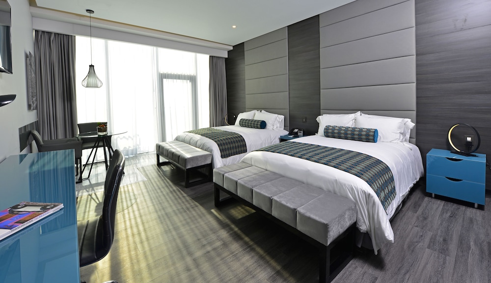 Deluxe Double Room, 2 Queen Beds photo 3