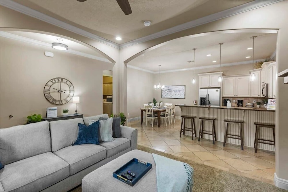 Luxury Condo, 2 Bedrooms