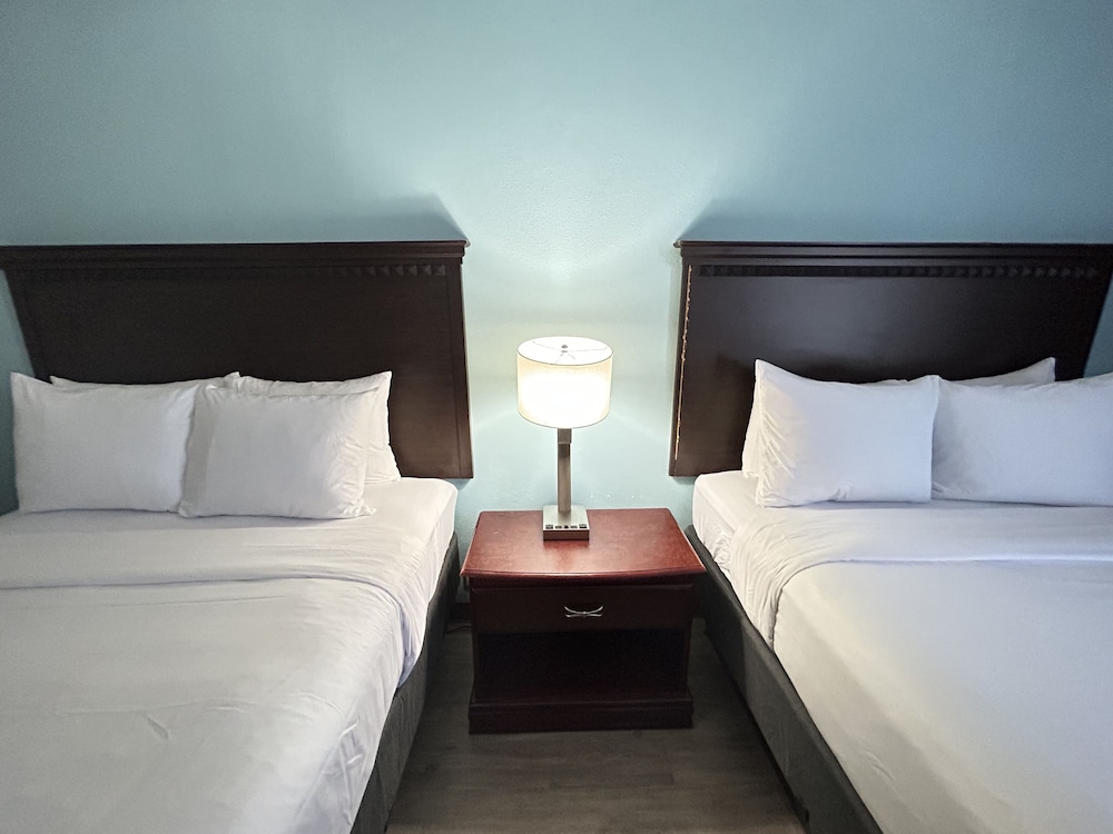 Suite, Multiple Beds, Non Smoking photo 3