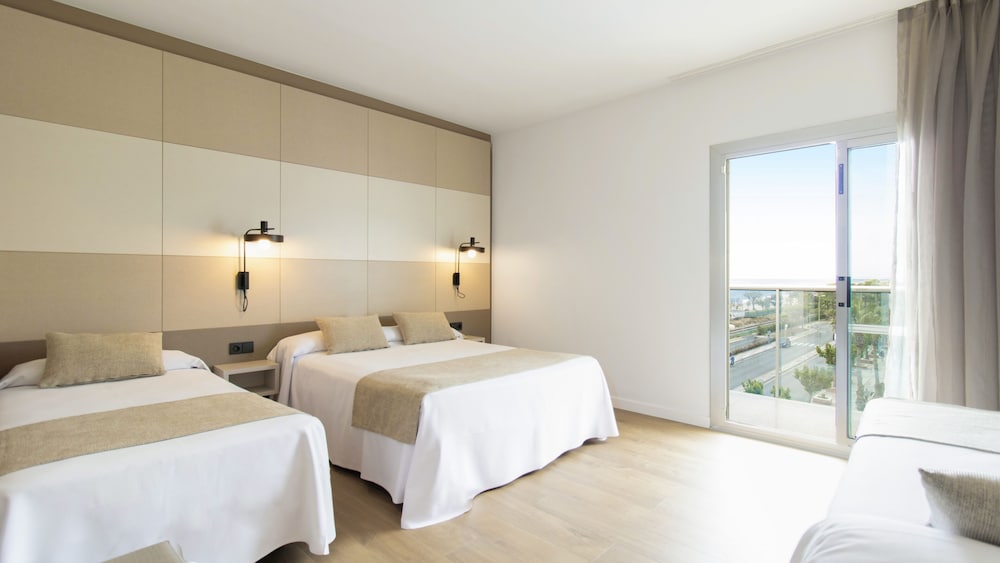 Quadruple Room, Pool View (3+1)