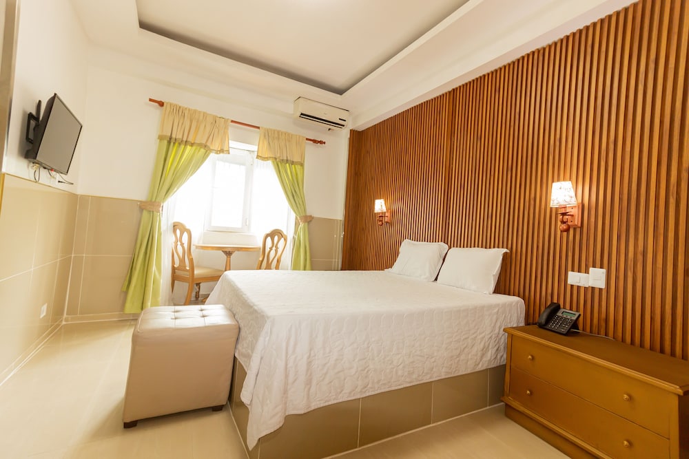Standard Room, 1 Queen Bed photo 1