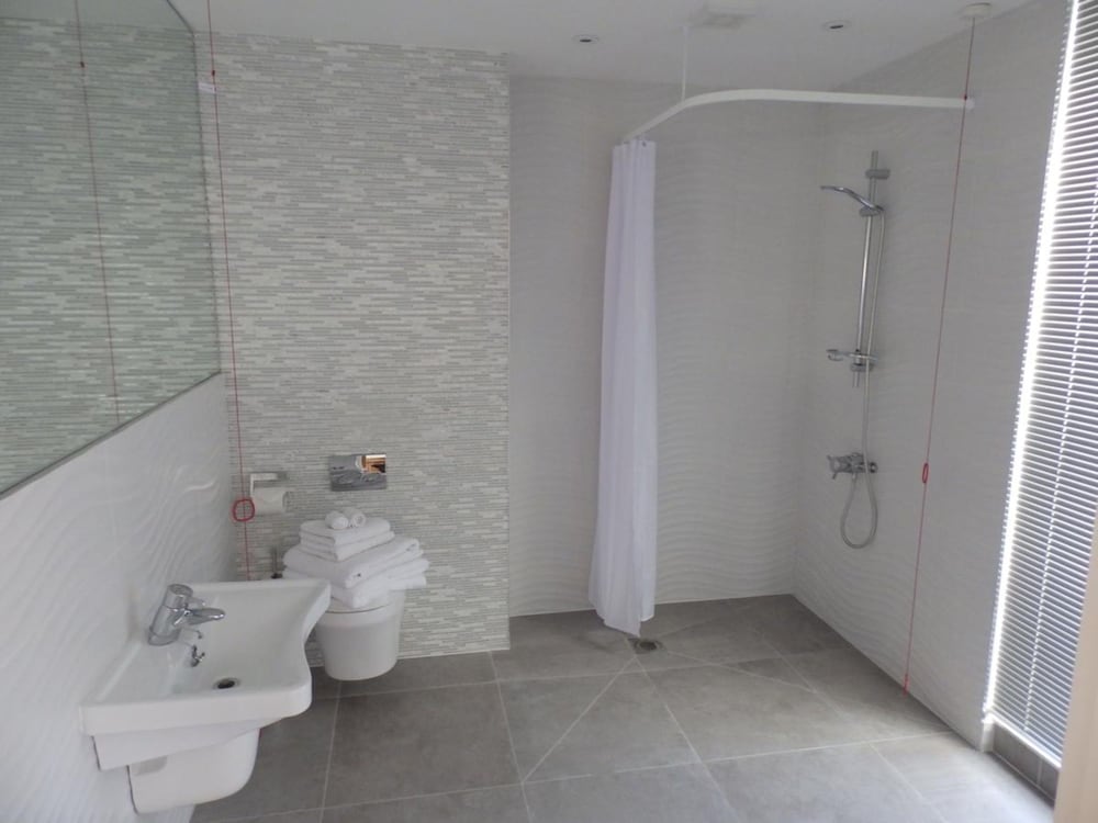 Deluxe Double Room, Accessible photo 3