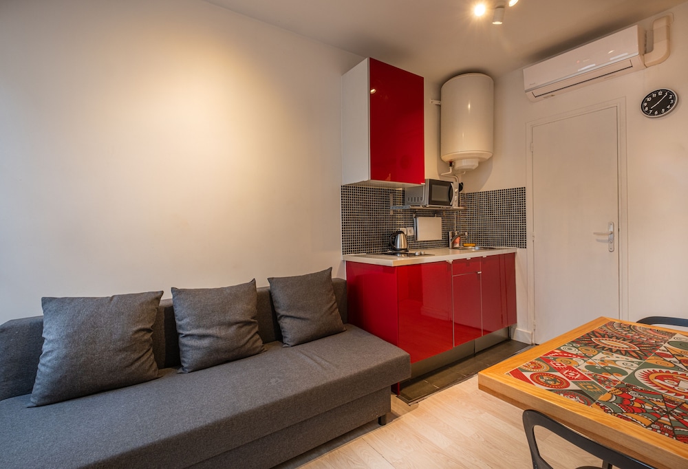 Premium Studio, 1 Queen Bed with Sofa bed, Non Smoking photo 2