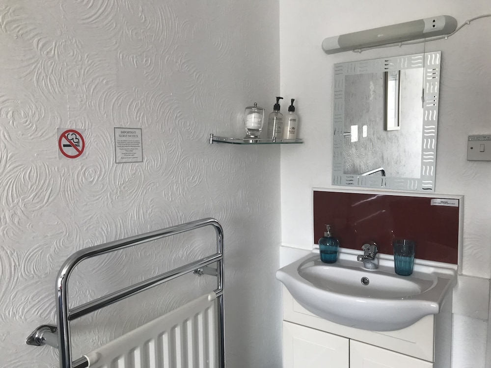 Single Room With Shared Bathroom photo 2