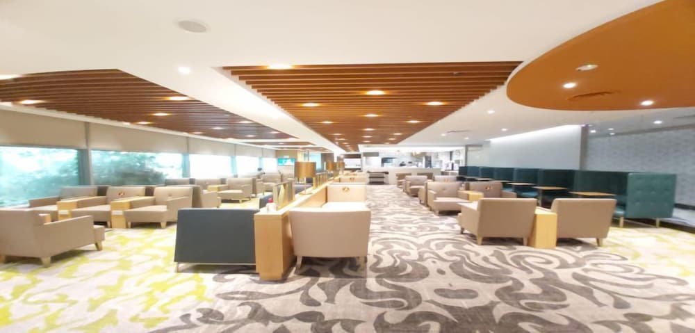 3hrs Lounge Use Seated Sofa Chairs (NO BED) Check-in Between 7PM to 7AM photo 1