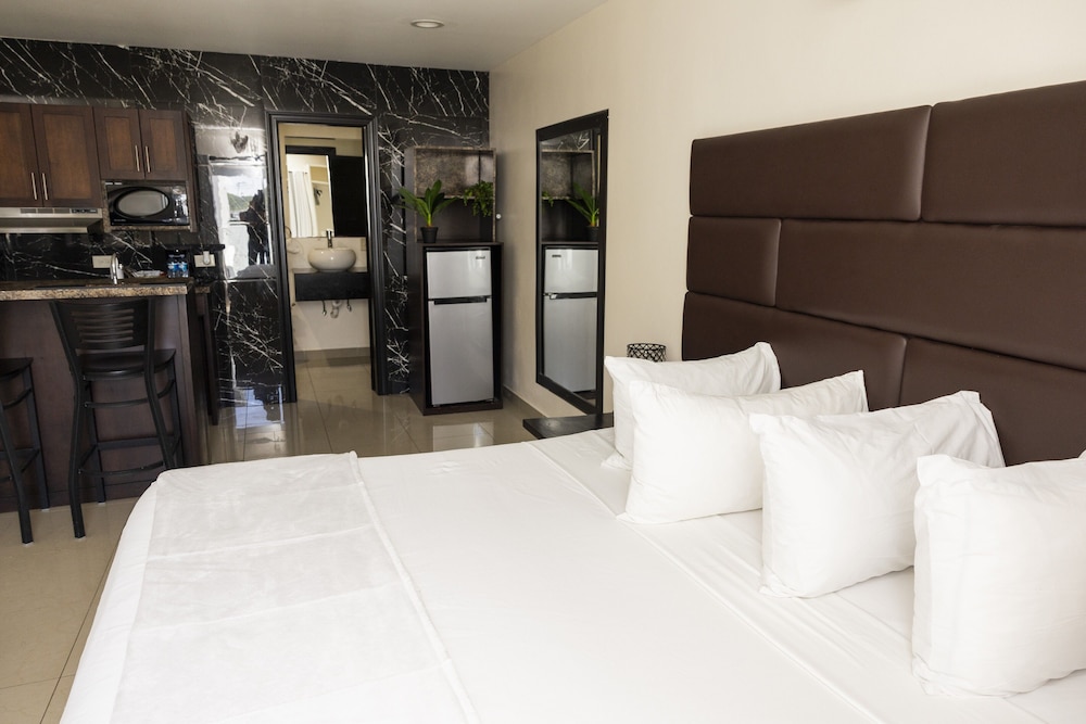 King size kitchenette photo 1