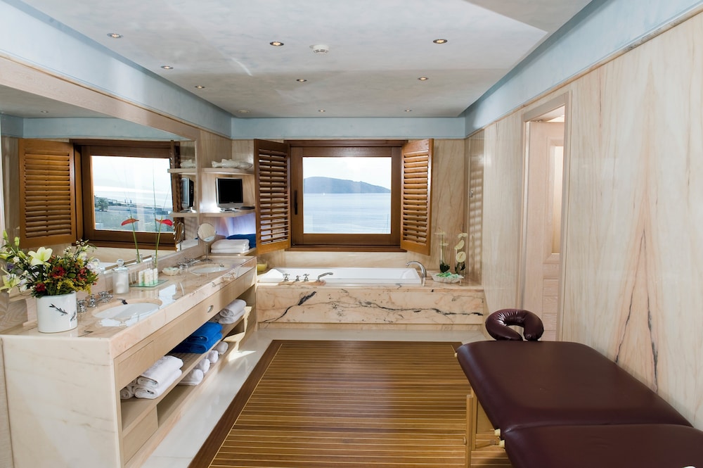 Deluxe Suite, Sea View photo 2