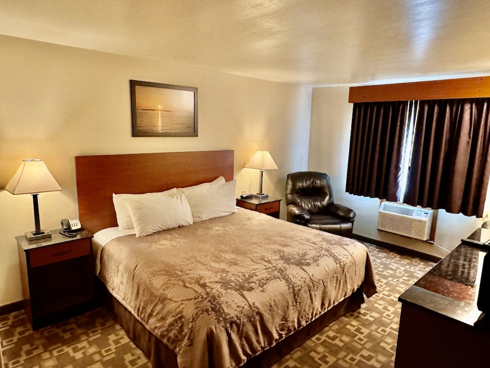 Suite, 1 King Bed with Sofa bed, Non Smoking photo 2