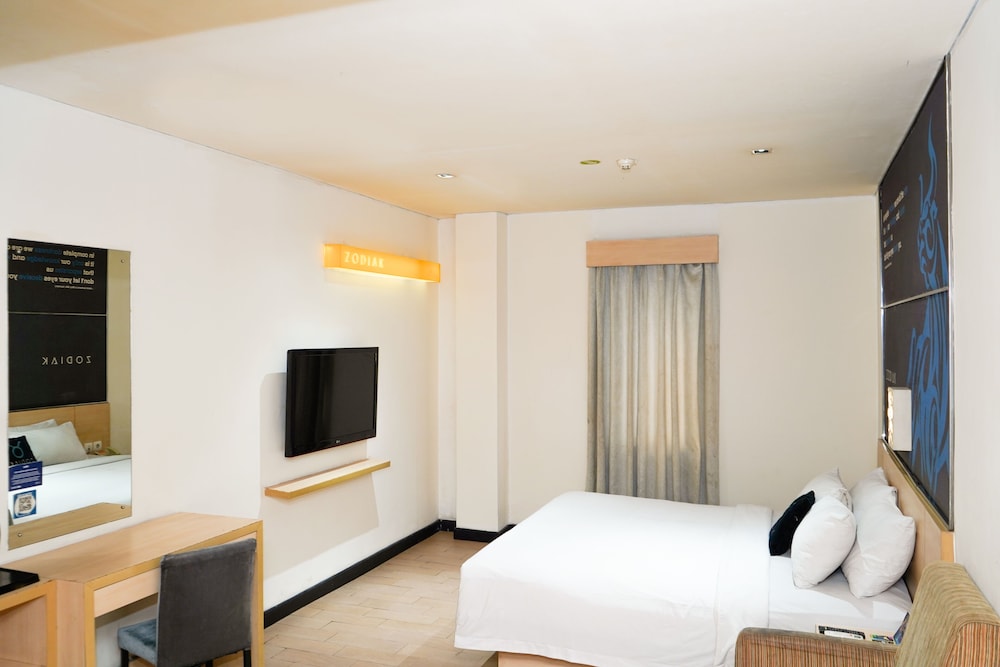Suite King Room Only photo 2