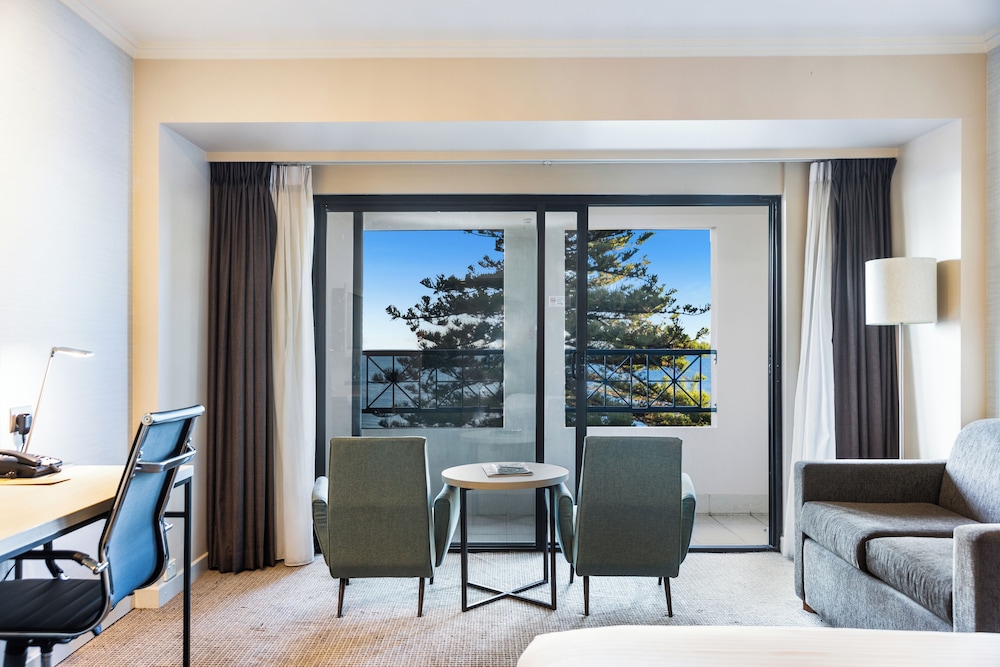 Grand Room, Balcony, Ocean View - Photo 2