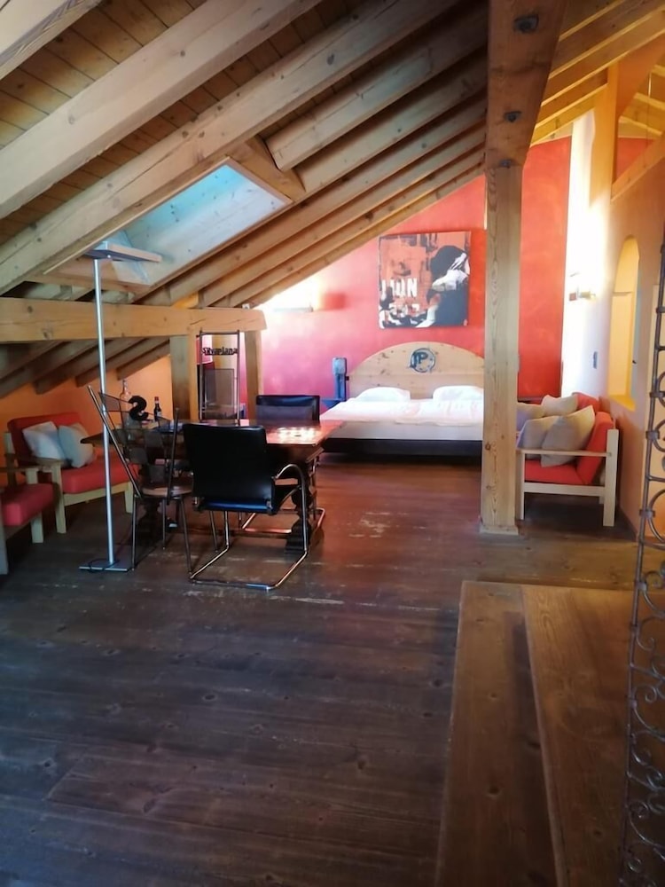Room photo 2
