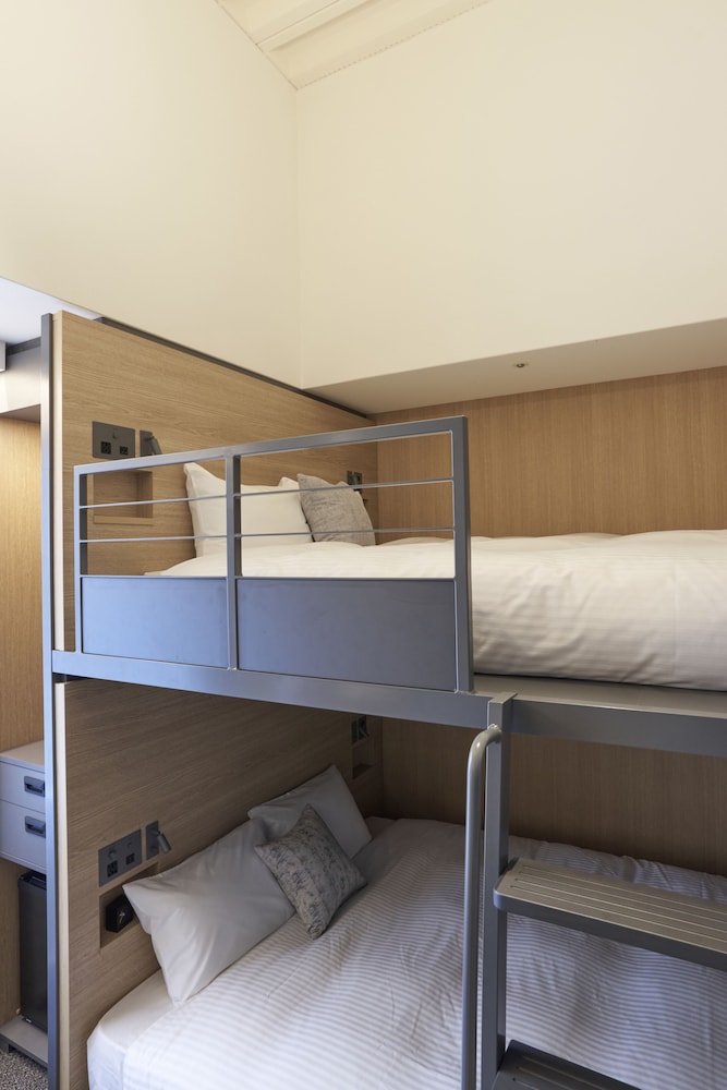 Family Quadruple Room (with Queen Size Bunk Bed) photo 2