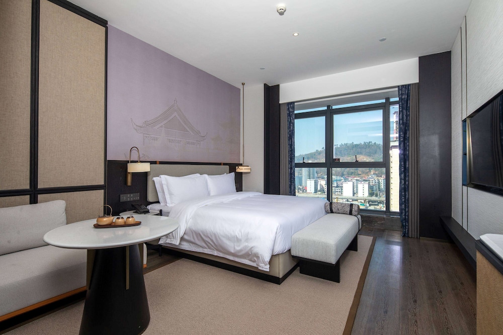 Deluxe Room, 1 King Bed, Non Smoking, River View photo 1