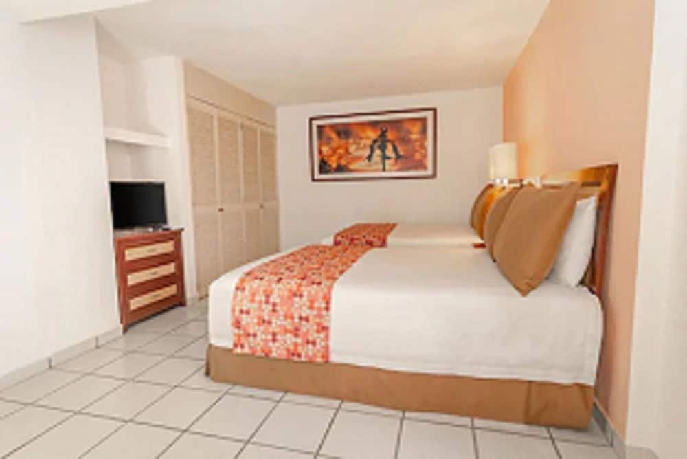 Junior Suite, 2 Double Beds - Photo 2