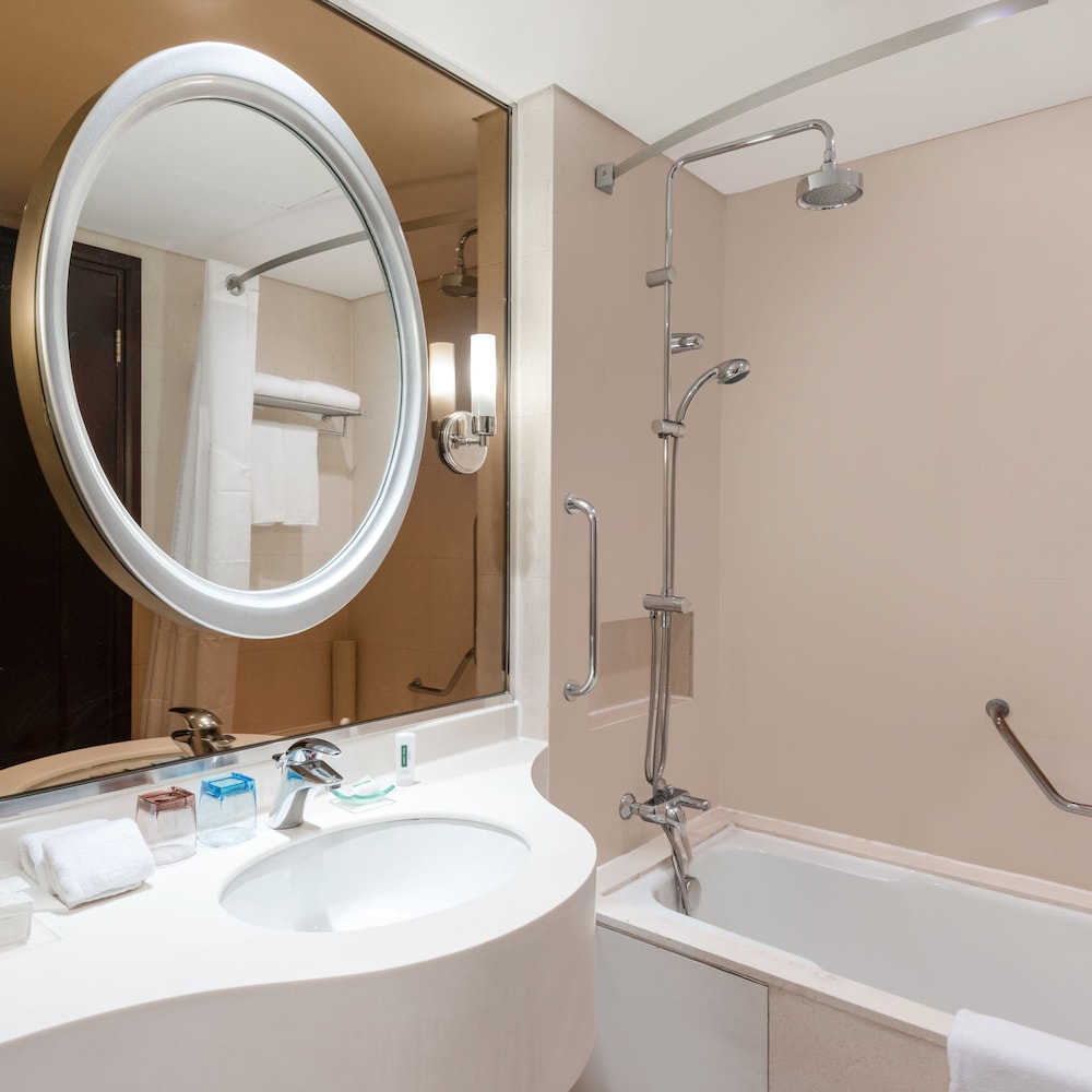 Standard Room, 2 Twin Beds, Accessible thumbnail 5