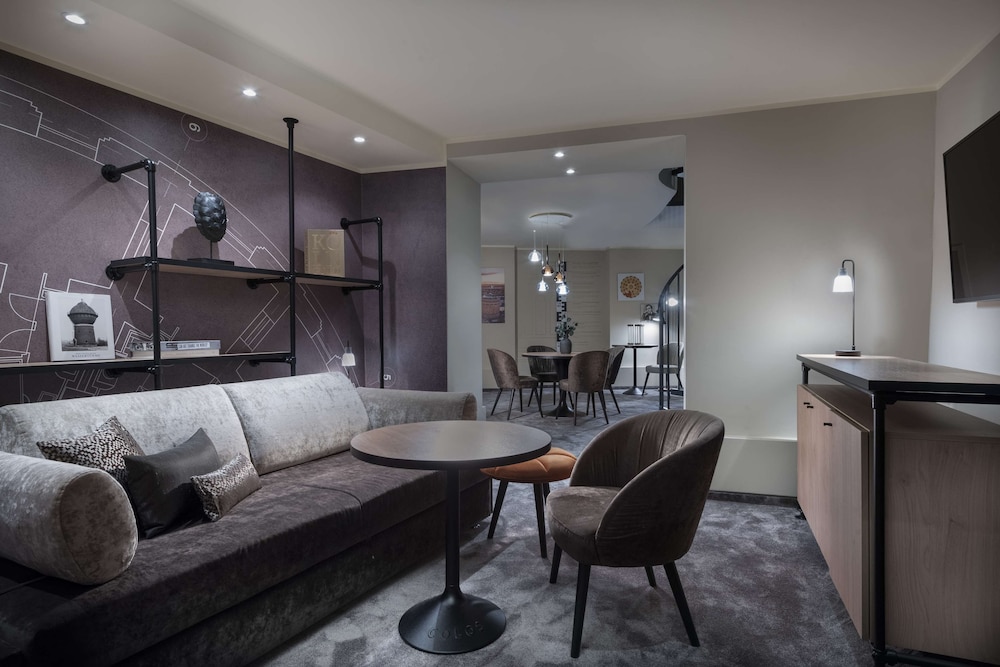 Suite, 1 King Bed (John Moore Duplex) thumbnail 5