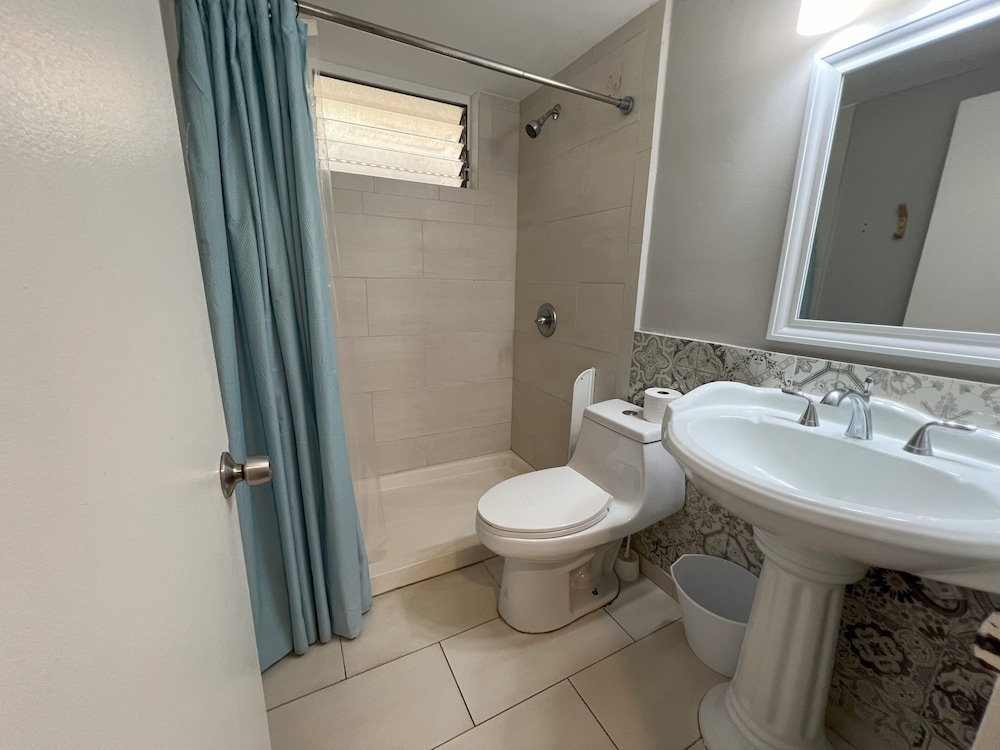 4 Bed Dorm Co-Ed DELUXE with Kitchen photo 2