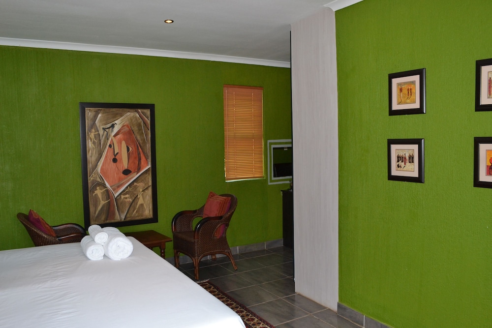 Family Room, 1 Bedroom (Family Room (Bath & Shower)) photo 2