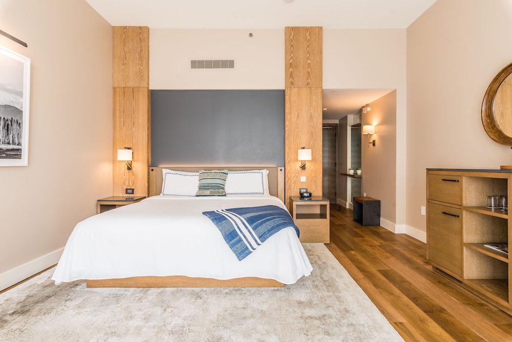 Courtyard Room (Pet Friendly) - Photo 4