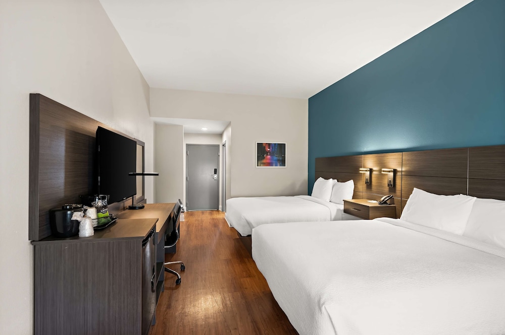 Standard Room, 2 Queen Beds, Non Smoking - Photo 2