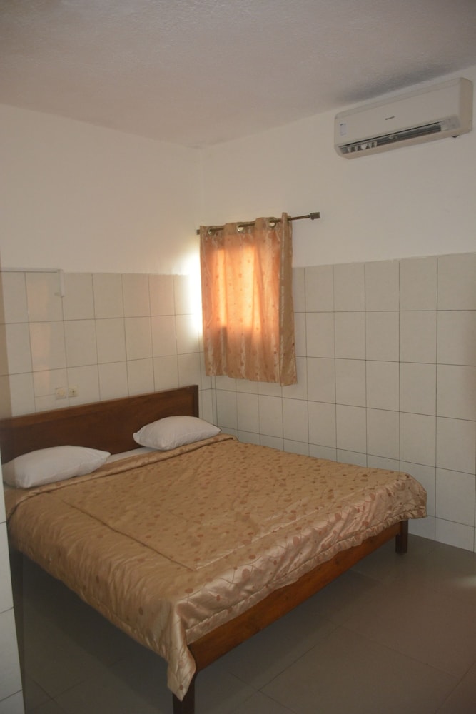 Standard Single Room, 1 Queen Bed, Non Smoking photo 2