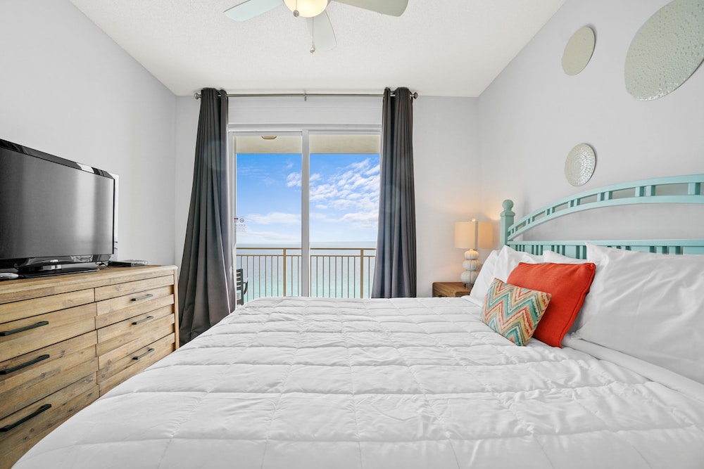 Condo, 3 Bedrooms, Sea View (1401)