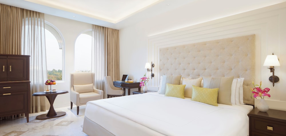 Luxury Room, 1 King Bed, City View - Photo 2
