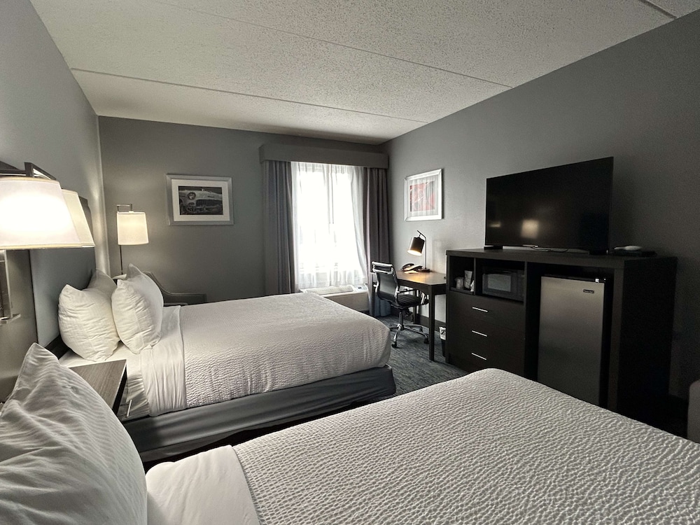 Standard Room, 2 Queen Beds, Accessible, Refrigerator & Microwave - Photo 2