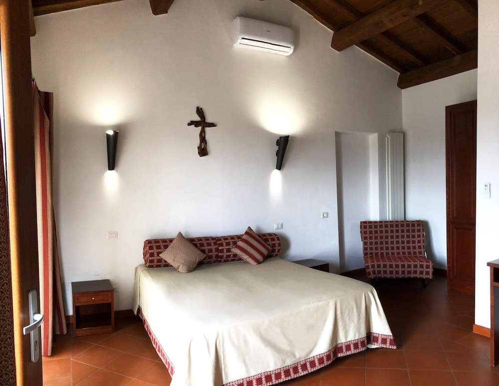 Double Room, 1 Queen Bed