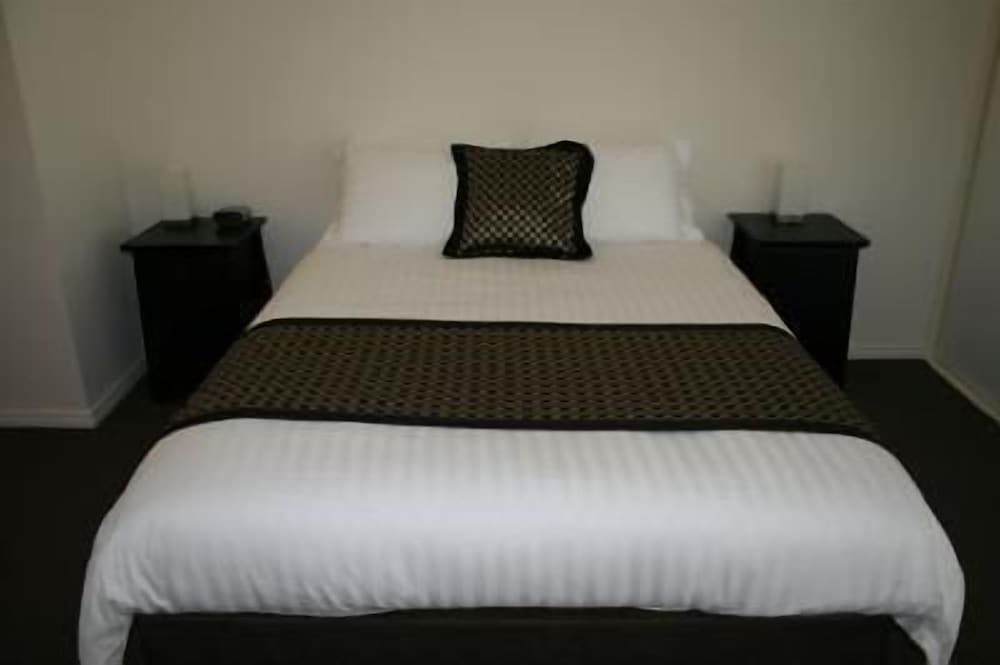 Standard Suite, Multiple Bedrooms, Non Smoking, Kitchen (3 Bedroom Cottage) photo 1