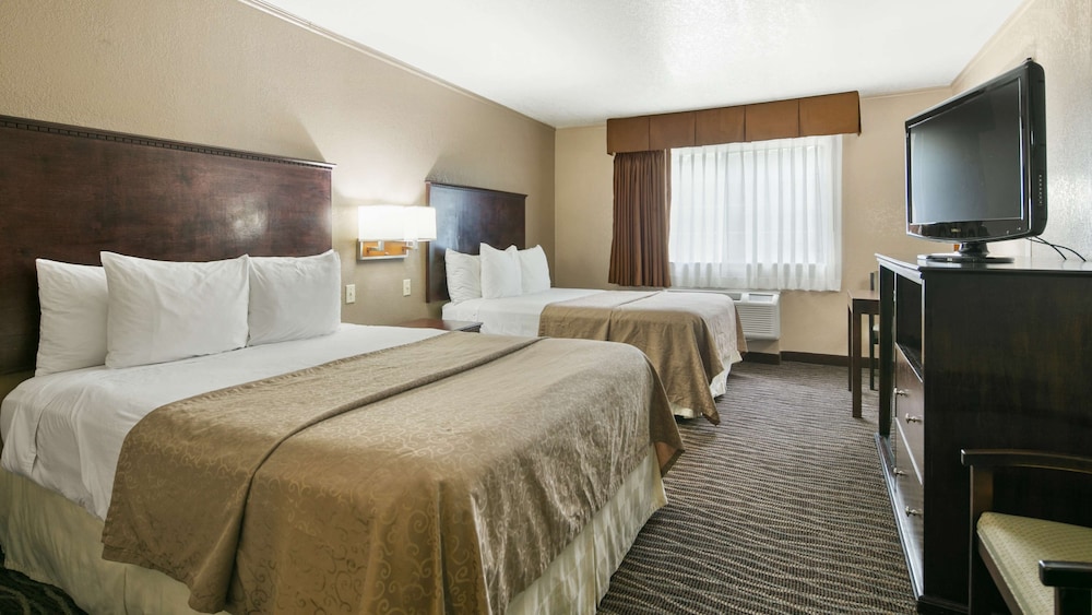 Standard Room, 2 Queen Beds, Non Smoking, Refrigerator & Microwave - Photo 1