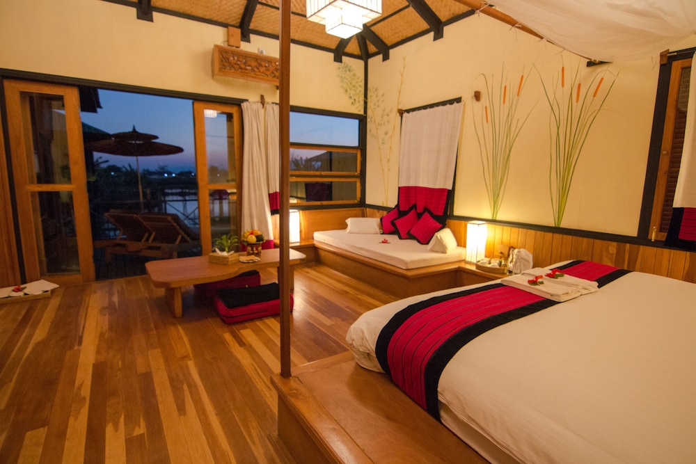 Traditional Villa, Lake View photo 2
