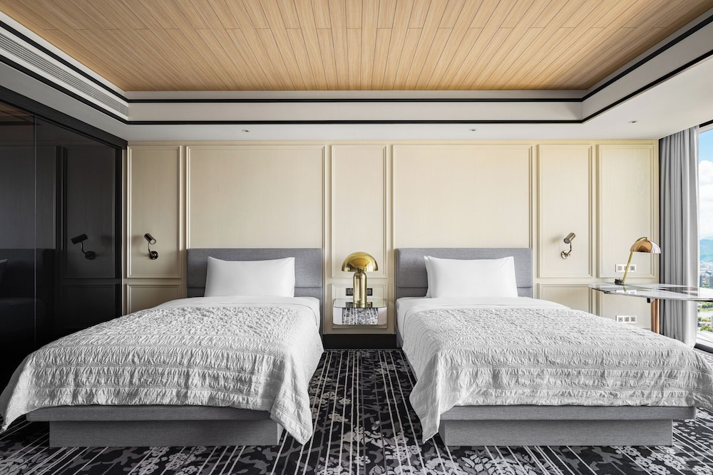 Deluxe Room, 2 Double Beds, City View - Photo 3