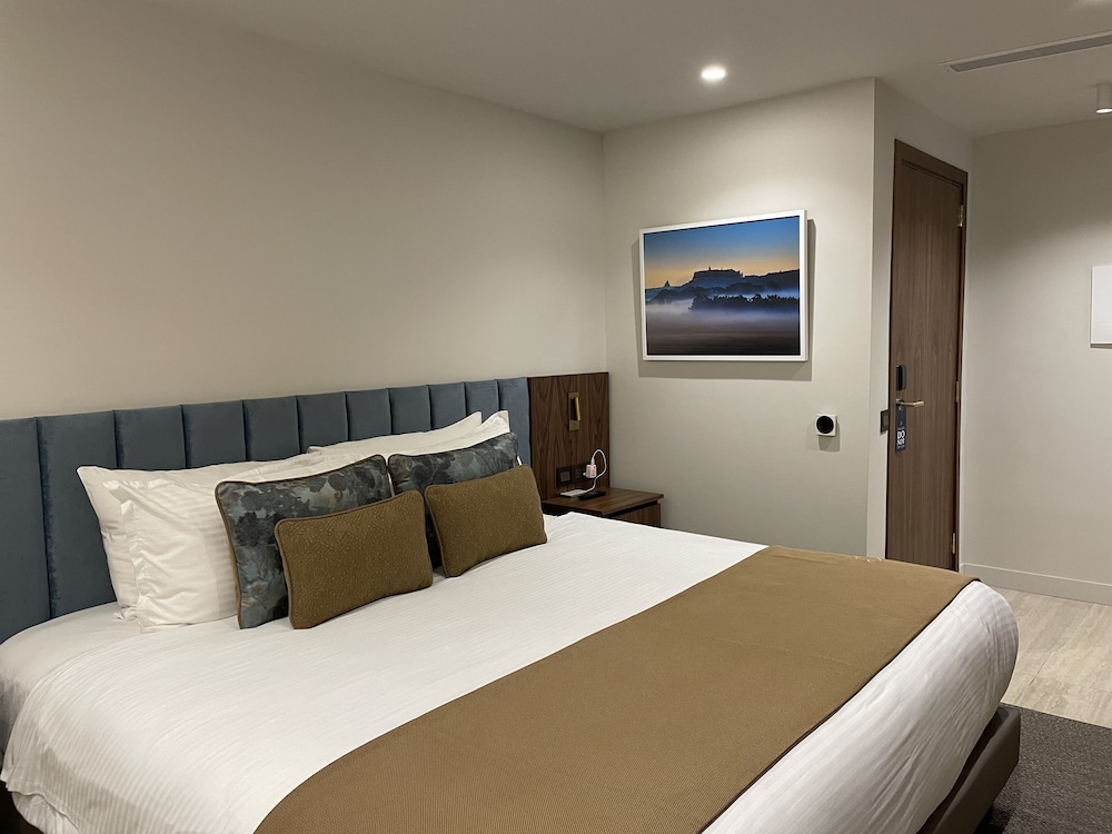 Spa Room With Courtyard