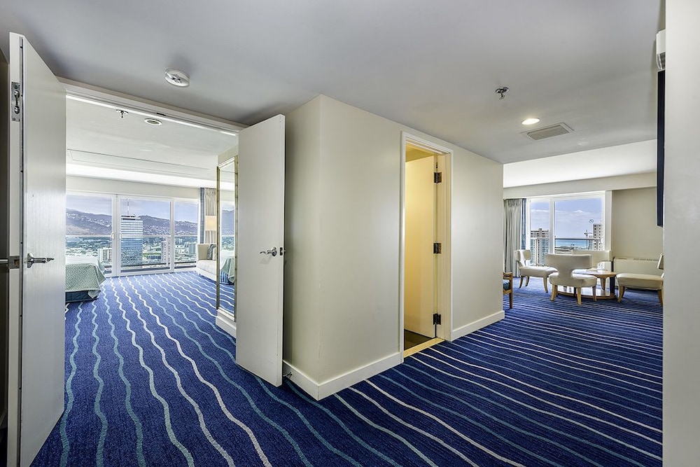 Royal Suite, 2 Bedrooms, No Balcony, Partial Ocean View (No Resort Fee 19753426)
