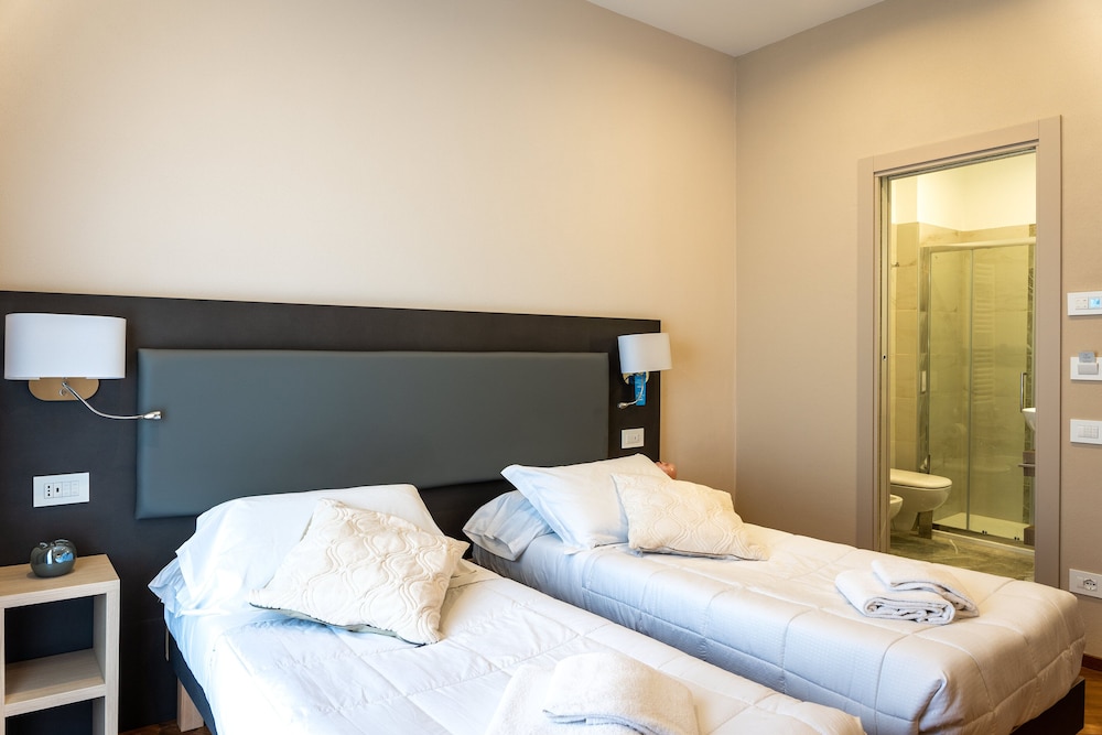 Double Room - Photo 2