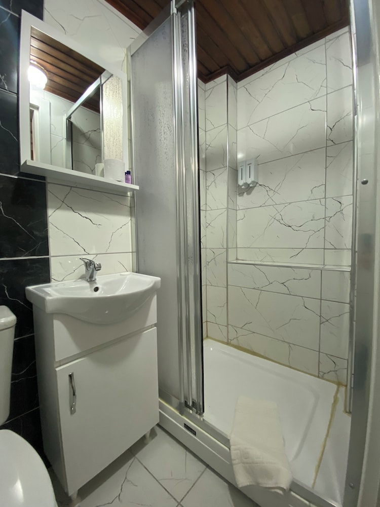 Economy Double Room - Photo 5