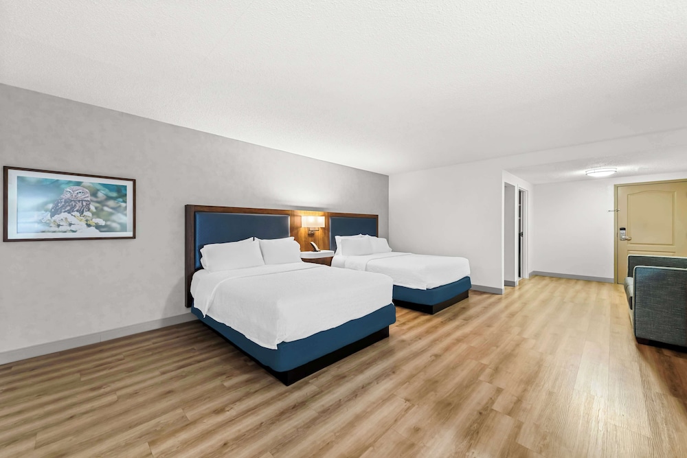 Deluxe Room, 2 Queen Beds - Photo 2