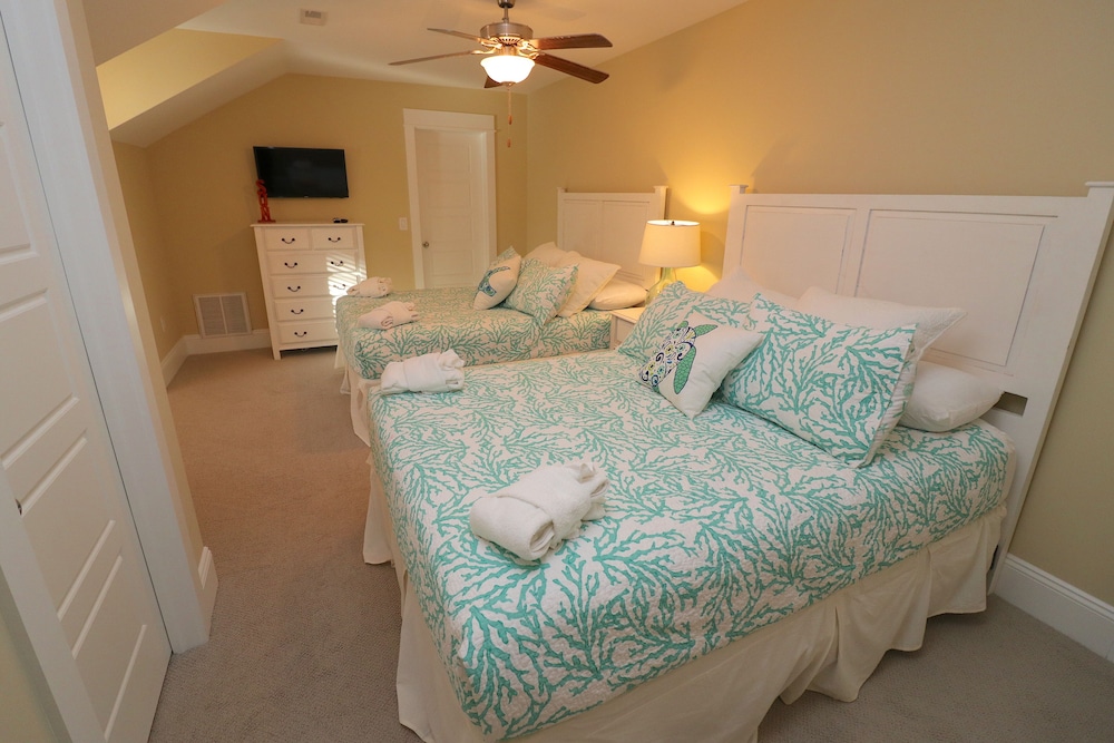 Townhome, 4 Bedrooms & 4 Bathrooms photo 3