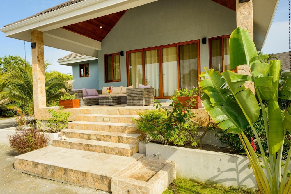 Villa photo 2