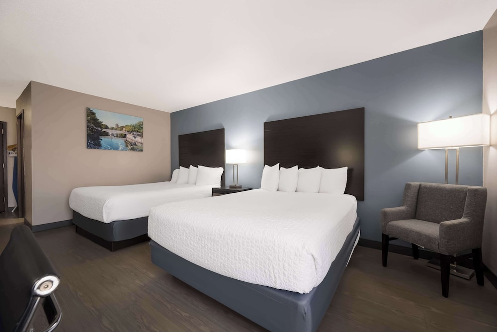 Standard Room, 2 Queen Beds, Accessible, Refrigerator & Microwave (Refrigerator & Microwave) photo 3