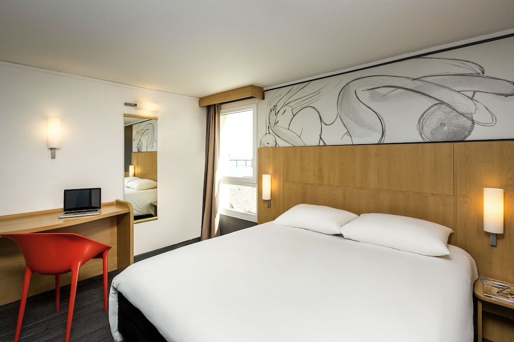 Standard Room, Multiple Beds (VIP) photo 2