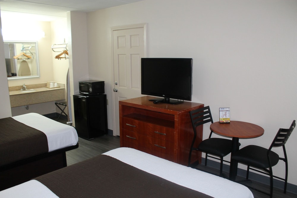 Room, 2 Double Beds, Smoking - Photo 2