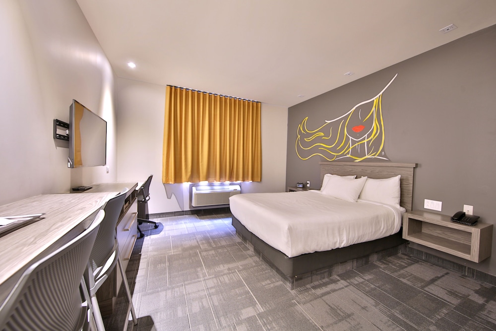 Superior Room, 1 Queen Bed, Accessible photo 2