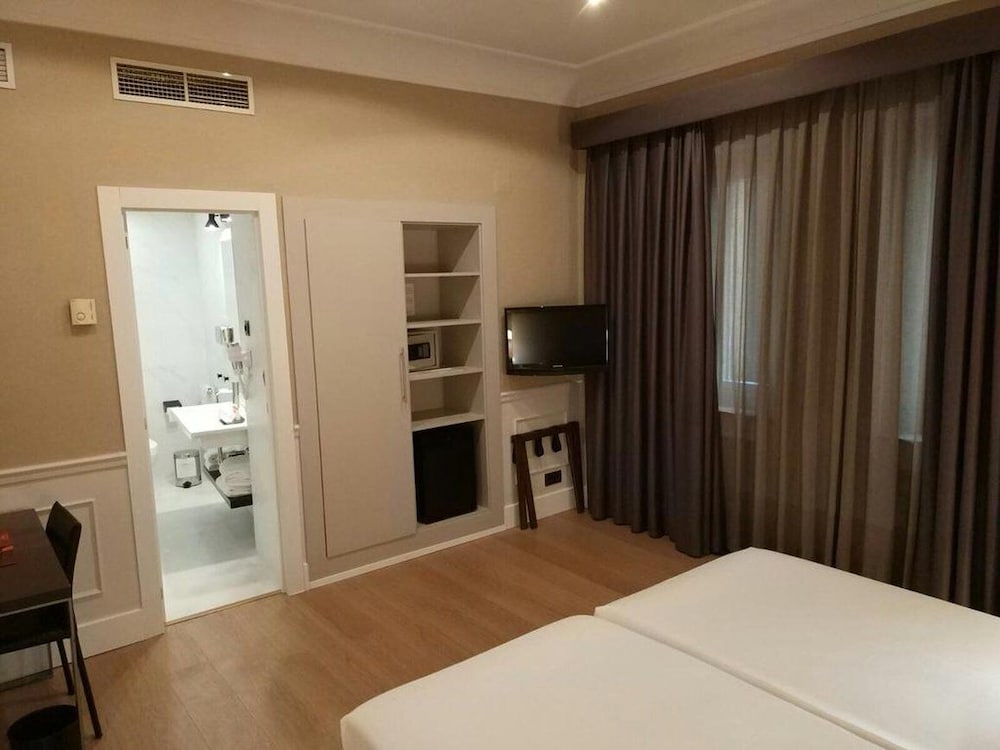 Standard Triple Room, 3 Twin Beds - Photo 5