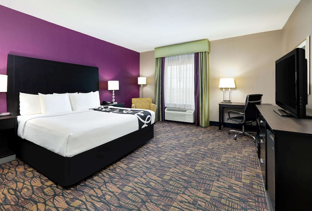 Suite, 1 King Bed, Accessible, Non Smoking (Mobility) photo 1